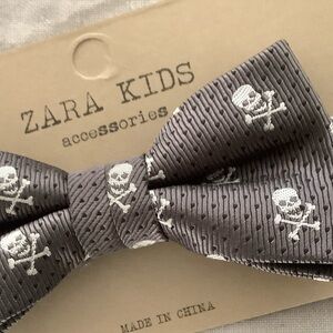 NWT Zara Boys Bow tie Skull & Crossbones Gray